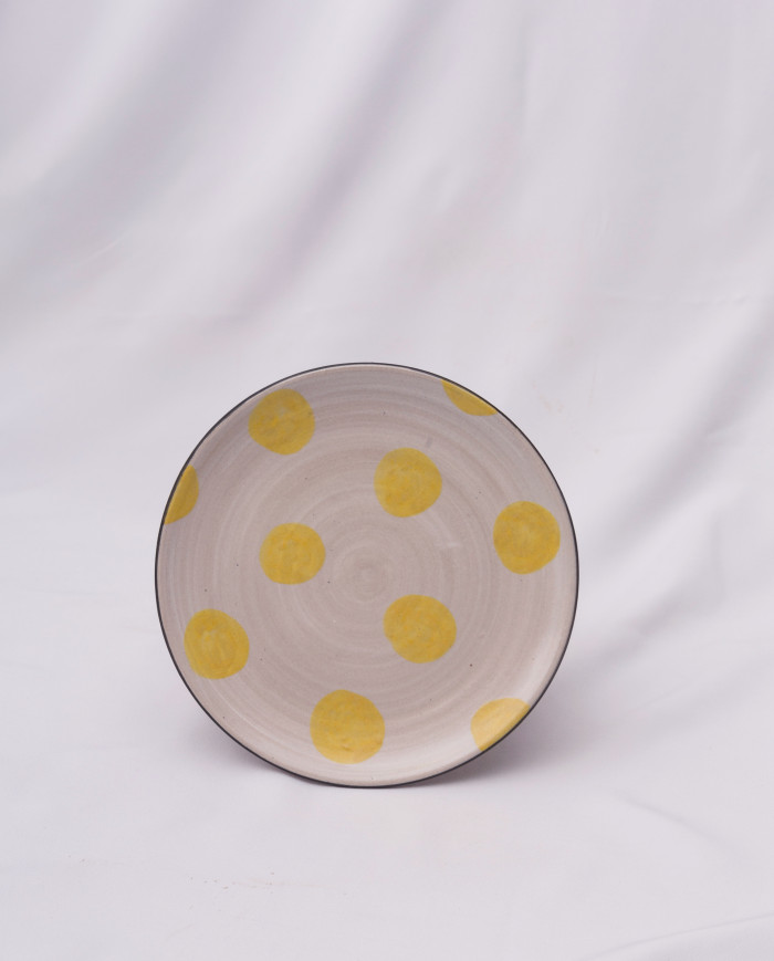Plato desayuno puntos amarillos